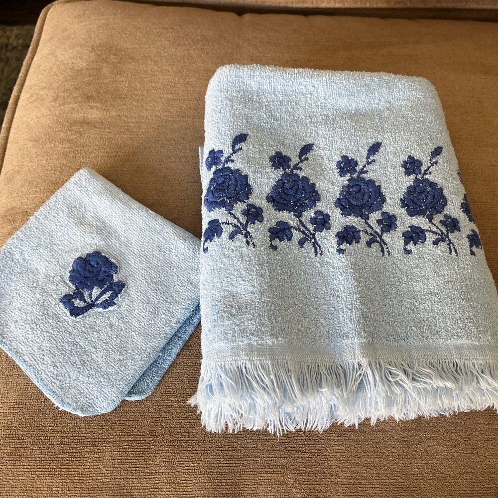 Vintage Dundee Blue Embroidered Towel Set of 2 Bath Towel and Washcloth Face